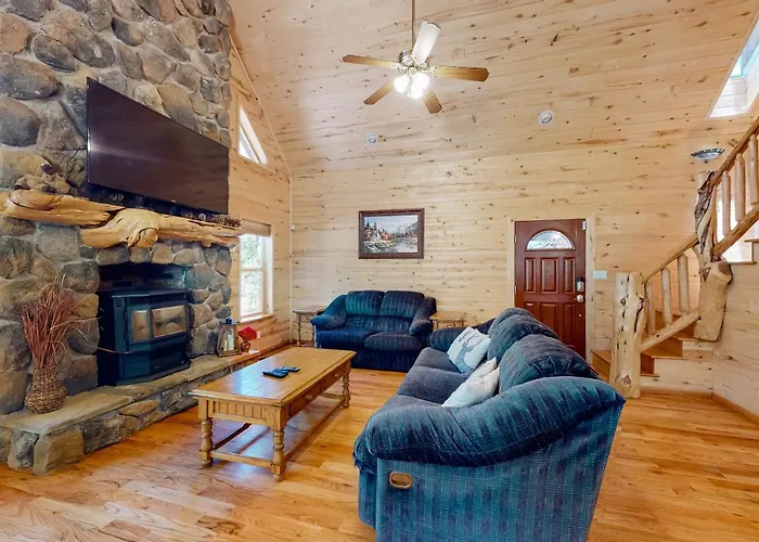 Holiday home Whispering Pines Retreat