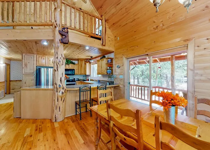 Whispering Pines Retreat Holiday home *