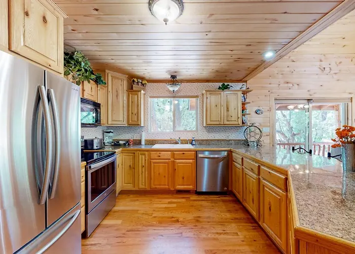 Whispering Pines Retreat Holiday home
